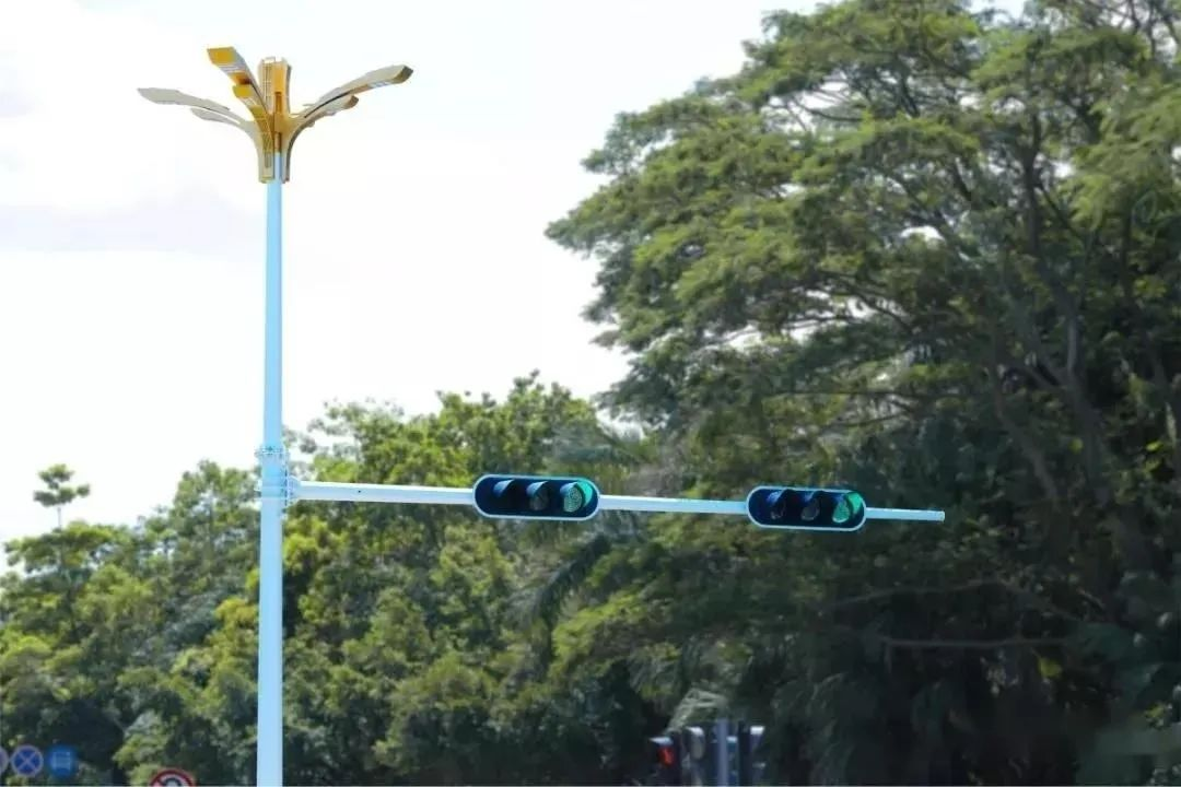 广东深圳多功能杆