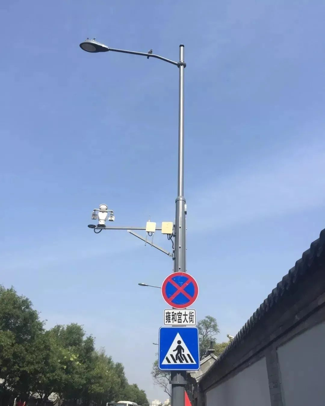 北京雍和宫大街多功能杆